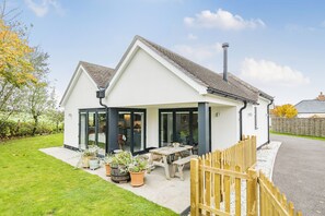 Barn at West Acres, Winterborne Kingston: Welcome!