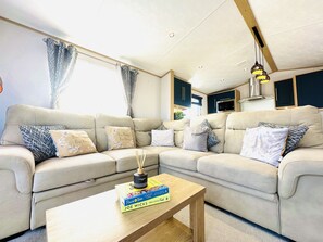 Living Room / Lounge