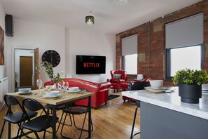 Living Room / Lounge