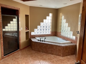 Jacuzzi tub in master bathroom