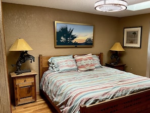 Master Bedroom. 2 Night stands, walk-in closet, TV