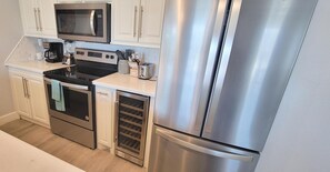 Microwave, Oven, Indoors, Kitchen, Cooktop