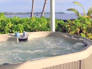 Outdoor spa tub