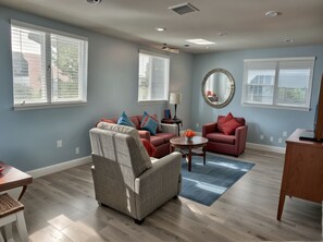 Modern Comfort: Stylish decor meets ultimate comfort.
