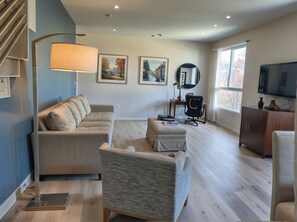Warm Ambiance: A welcoming space to unwind.
