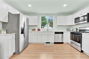 Fully equipped kitchen. All brand new appliances.