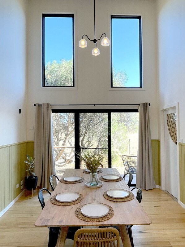 high ceiling dinning room