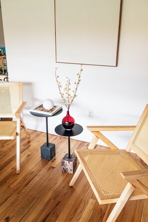Sitting room. 