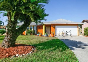 Our cozy house is located on a quiet Cul-de-sac with nice and friendly neighbors