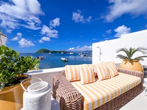 Seaside terrace with views of Les Saintes Ocean Bay