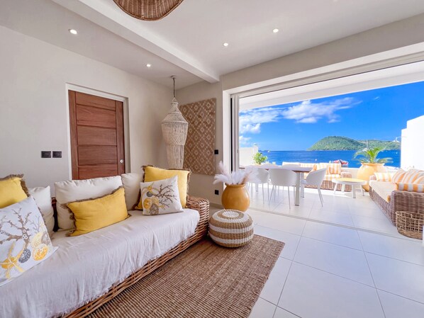 Luxury Villa with sea view and terrace