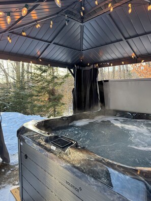 Bain à remous extérieur