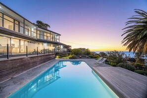 Gas heated pool (fee applies)