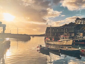 Boat, Water, Body Of Water, Watercraft, Boats And Boating--Equipment And Supplies, Waterway, Dusk, Reflection, Harbor, Channel