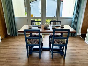Möbel, Holz, Flooring, Interior Design, Fussboden, Stuhl, Tabelle, Zimmer, Esszimmer, Hartholz