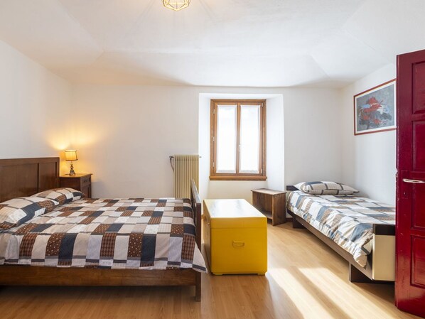 Bâtiment, Meubles, Confort, Fenêtre, Bois, Cabinetry, Éclairage, Design Intérieur, Cadre De Lit