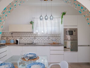 Meubles, Propriété, Cabinetry, Produit, Comptoir, Design Intérieur, Bois, Architecture, Salon, Rayonnage