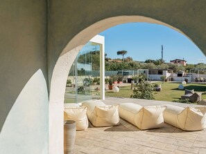 Plante, Ciel, Ombre, Maison, Mur, Arbre, Bâtiment, Paysage, Teintes Et Ombres, Mobilier De Jardin