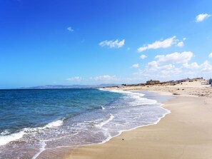 Blue, Body Of Water, Beach, Natural Environment, Horizon, Coast, Sea, Summer, Shore