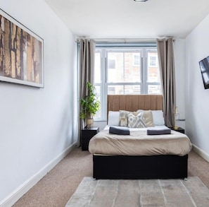 Bedroom 1 at Luxiety Stays Short Lets Serviced Accommodation Chelmsford