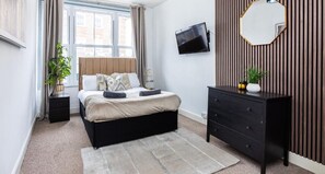Bedroom 1 at Luxiety Stays Short Lets Serviced Accommodation Chelmsford