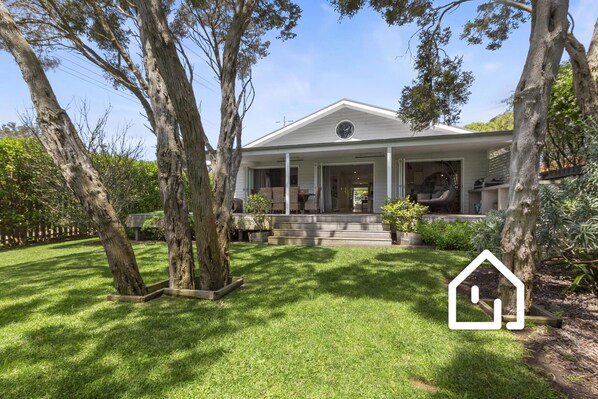 An exceptional retreat, nestled near the stunning rockpools at Bridgewater Bay