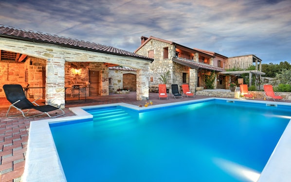 Swimming pool