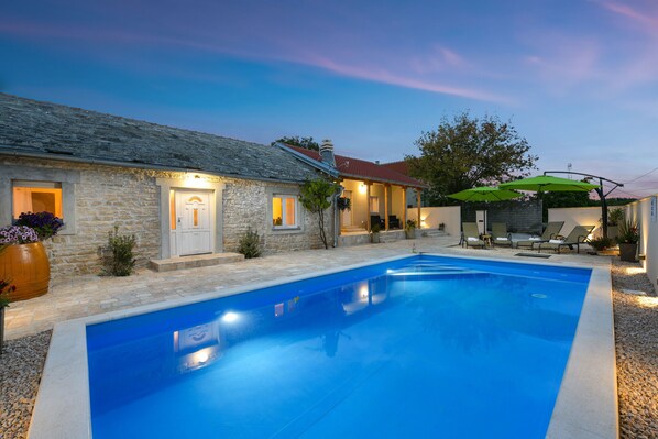 Swimming pool