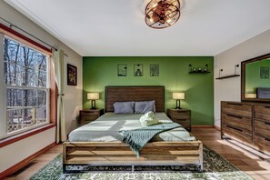 Bedroom 1: king size bed with en-suite bathroom