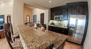 Kitchen/ Island