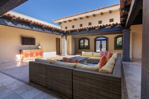 Court yard (2)