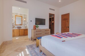 Guest Bedroom 1 (2)