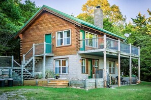 Vintage Lake View log cabin