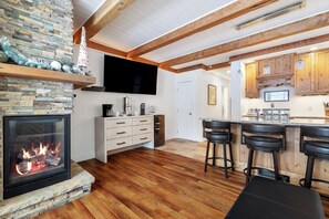Living with coffee/drinks bar