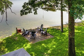 Lakefront Yard | Fire Pit