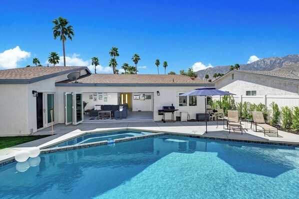 Pool & Spa