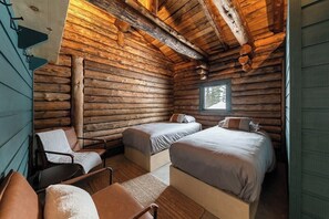 Superior bedroom with king bed (separable into 2 single beds)