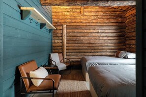 Superior bedroom with king bed (separable into 2 single beds)