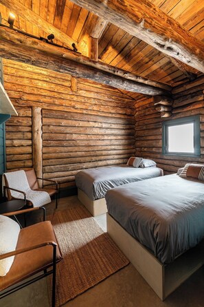 Superior bedroom with king bed (separable into 2 single beds)