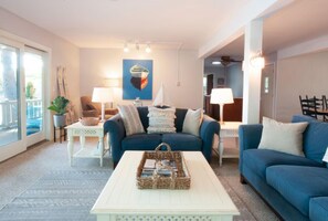 upper living room photo 2