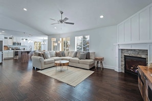 Natural gas fireplace for those cozy mornings and evenings
