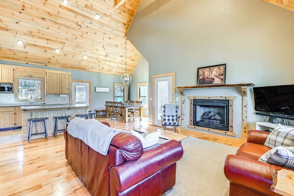 Cullowhee Vacation Rental | 3BR | 3BA | Stairs Required | 1,800 Sq Ft