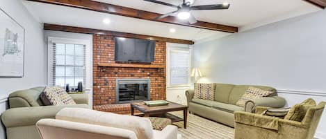 Cary Vacation Rental | 3BR | 2BA | 2 Steps to Enter | 1,586 Sq Ft
