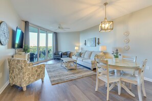 Living Room | Single-Story Condo | Central A/C & Heating | Flat-Screen TV