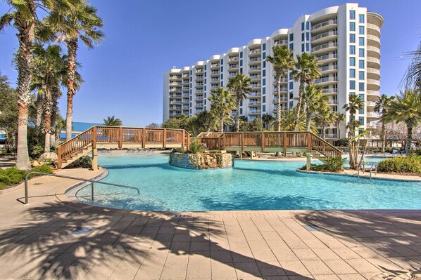 Destin Vacation Rental | 2BR | 2BA | Step-Free Access | 980 Sq Ft
