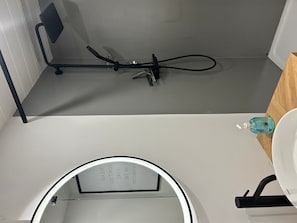 Bathroom amenities