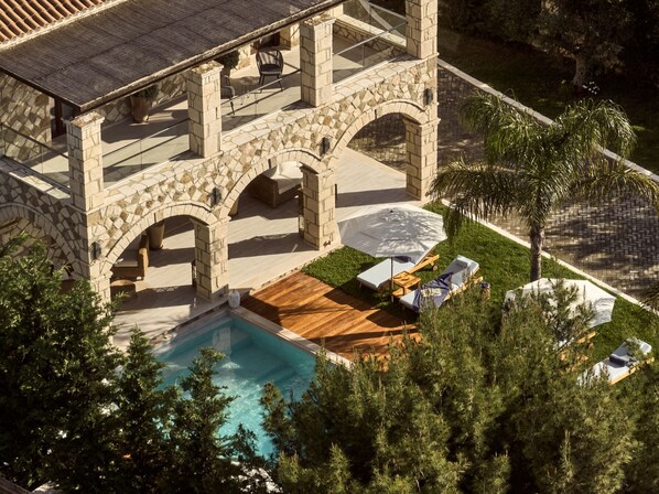 Casa Di Pietra, a serene poolside retreat 