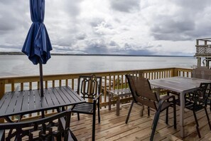 Enjoy a casual meal or hosting a dinner party, its spacious surface provides ample area for food and drinks.