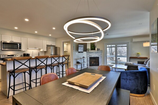 Luxurious and beautifully renovated condo in Vermont's Green Mountains. Perfect for up to six guests.