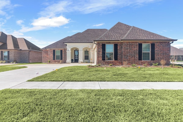 Welcome to Lakes Landing, the best Airbnb in Lake Charles! This pet-friendly home features a charming front view with lush green grass, a spacious garage, and a welcoming ambiance perfect for your next getaway.